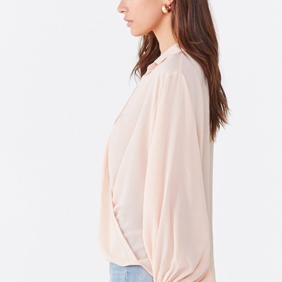 Forever 21 Crepe Twist Hem Blouse - NWT - Picture 2 of 7